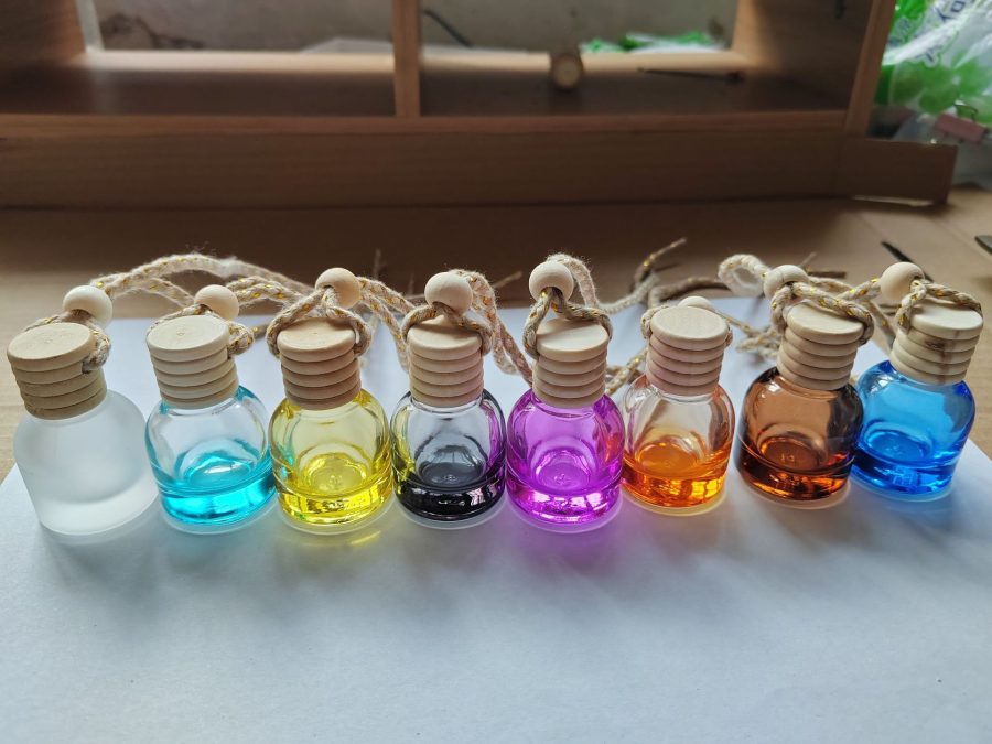 Round 10ml Hanging Car Perfume Glass Empty Bottle Essential Oil Diffuser Aromatherapy Car Air Freshener With Wooden Cap