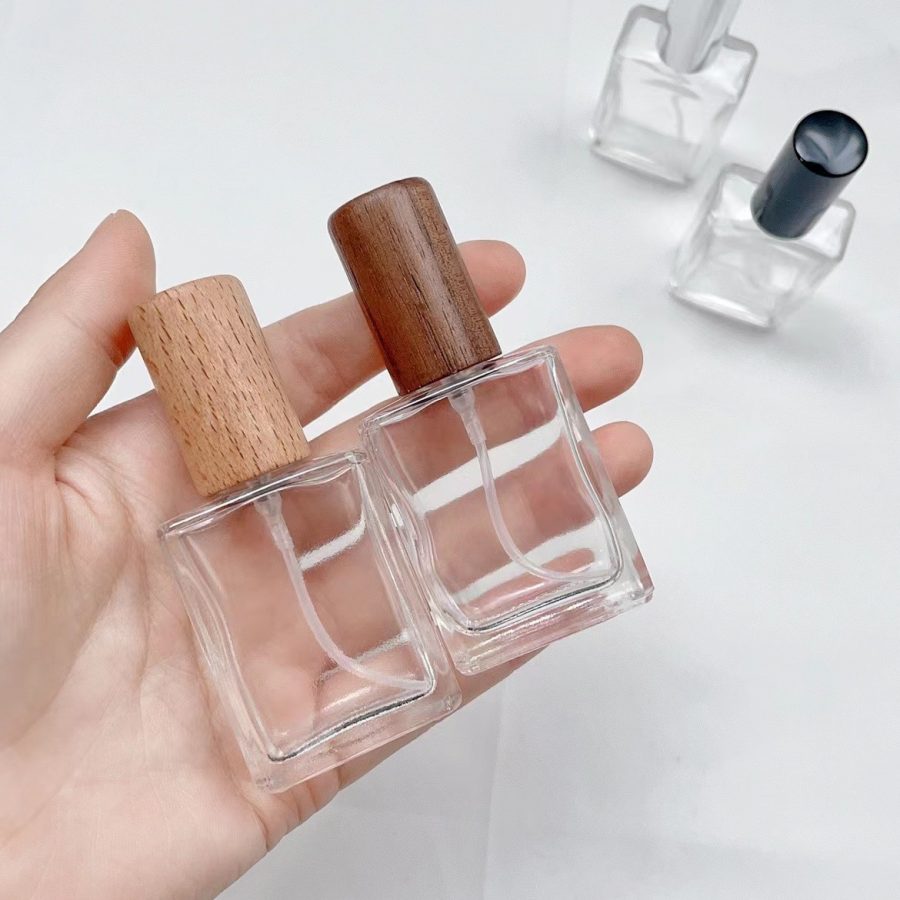 Screw Top New arrival 15ml flat refillable clear glass spray bottle with wood cap empty square perfume bottle for perfume packaging - Image 3