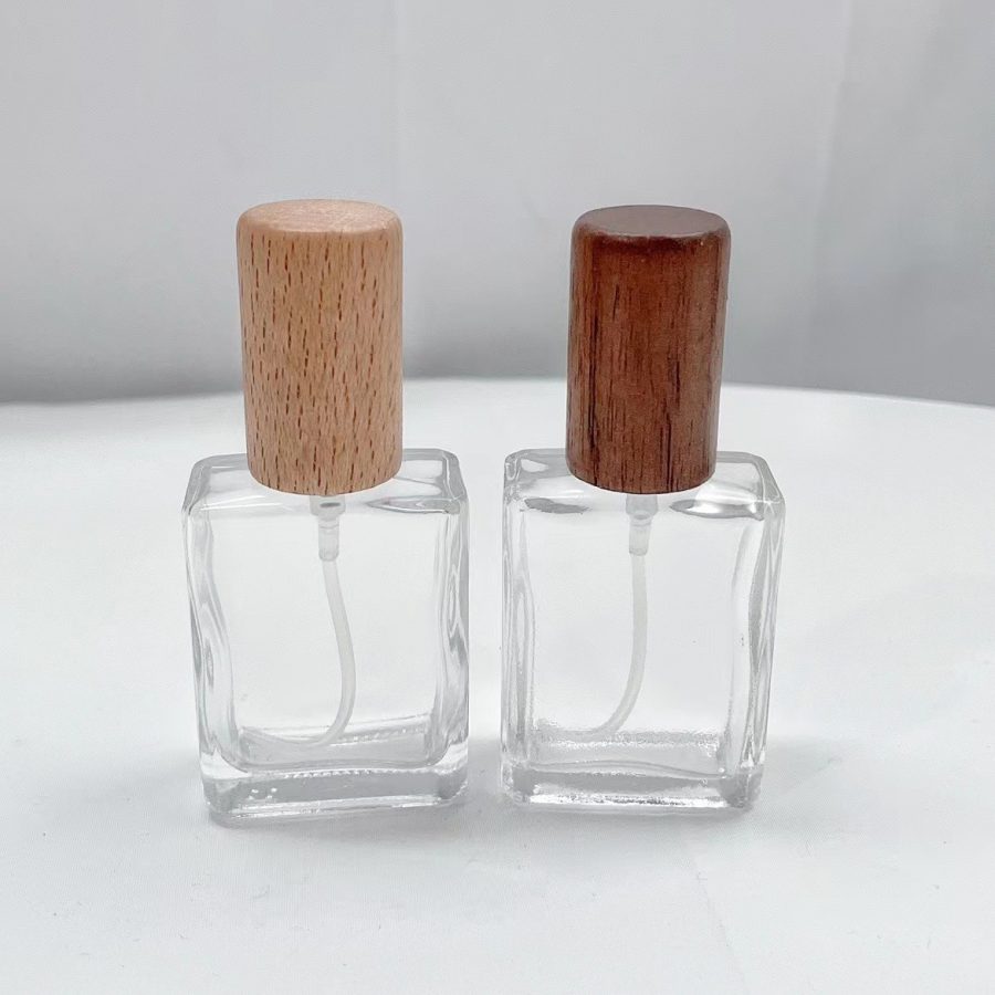 Screw Top New arrival 15ml flat refillable clear glass spray bottle with wood cap empty square perfume bottle for perfume packaging - Image 2