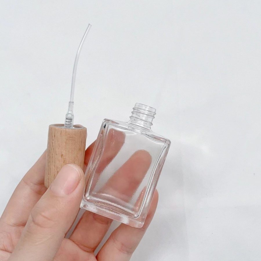 Screw Top New arrival 15ml flat refillable clear glass spray bottle with wood cap empty square perfume bottle for perfume packaging - Image 6