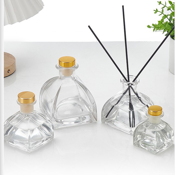 Fashionable Aromatherapy 50ml 100ml 150ml 250ml Empty Fragrance Essential Oil Car Reed Diffuser Glass Bottle Stopper for Home Hotel