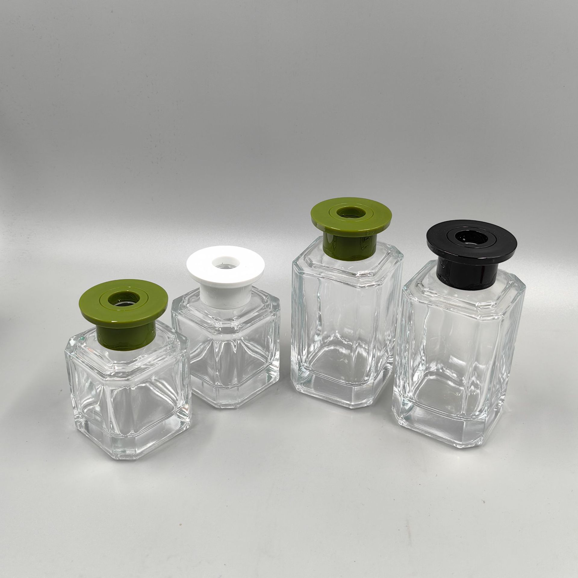Factory price 100ml 200ml air fresher reed diffuser fragrance glass bottle with cap
