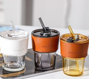 High Quality Vintage Dome Amber Clear Water Glass Cup with Insulated Lid and Straw Custom 450ml Capacity for Restaurant Use or Gift